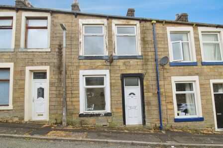 3 bedroom Mid Terrace House for sale