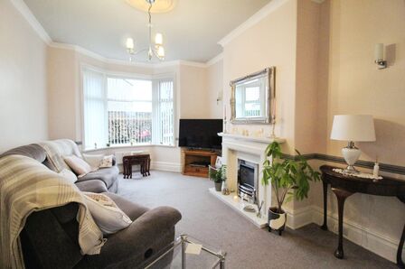 3 bedroom Mid Terrace House for sale