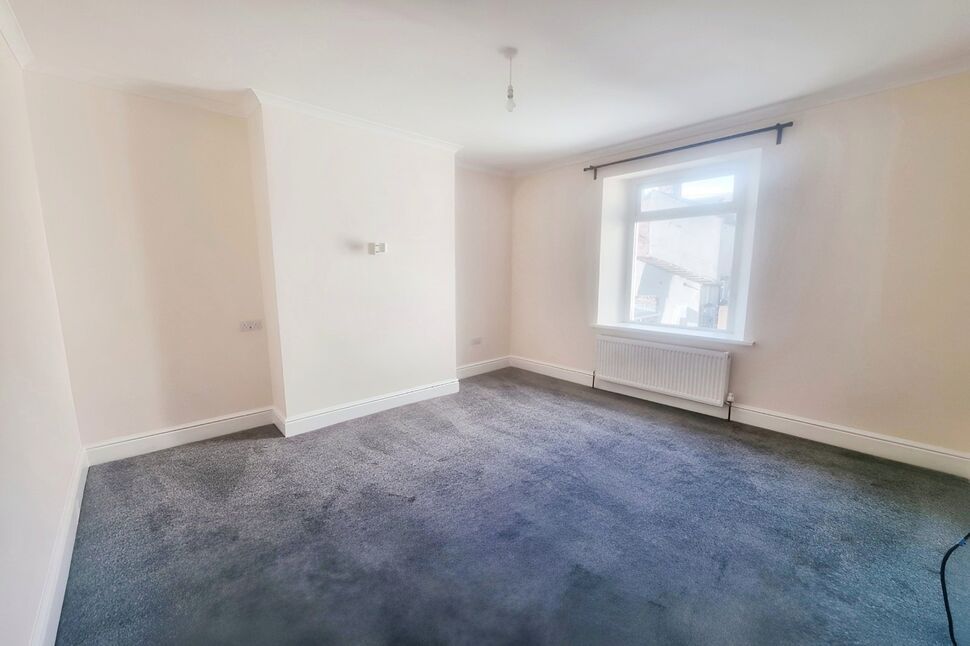 3 bedroom Mid Terrace House to rent, Dacre Gardens, Consett, DH8 £750 pcm