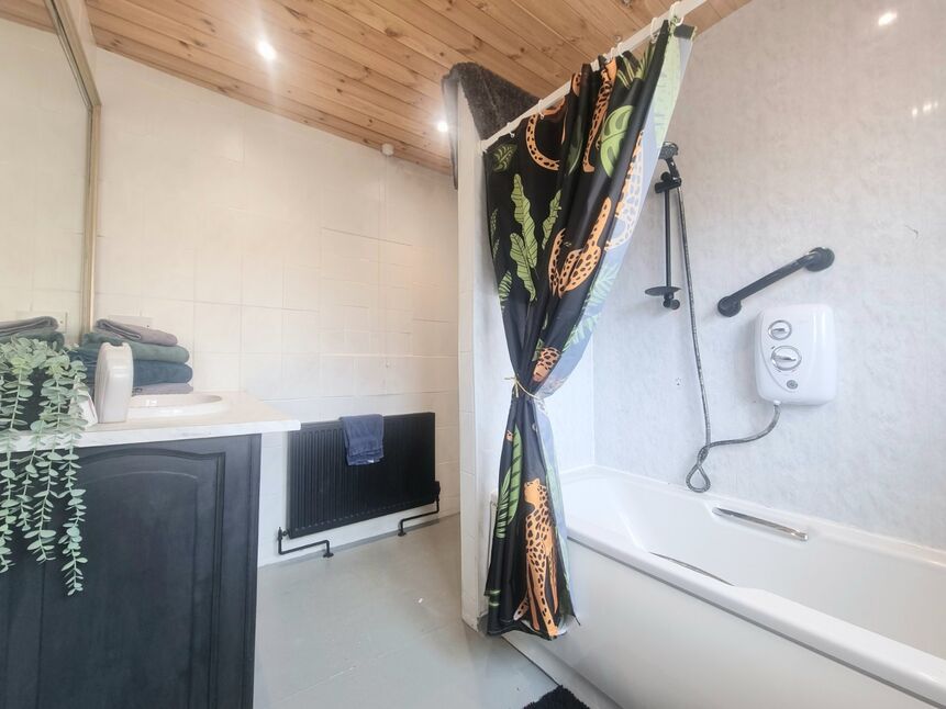 4 bedroom Mid Terrace House for sale, Durham Road, Leadgate, DH8 £129,950