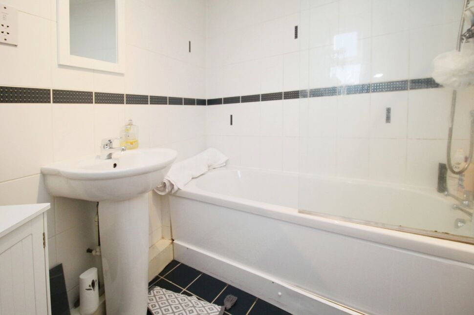 2 bedroom Semi Detached House for sale, Queens Gate, Consett, DH8 £