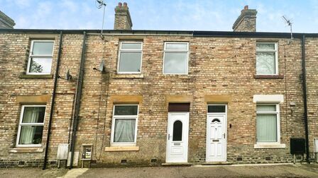 3 bedroom Mid Terrace House to rent