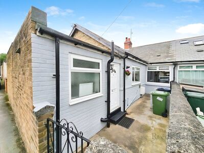 1 bedroom Mid Terrace Bungalow for sale