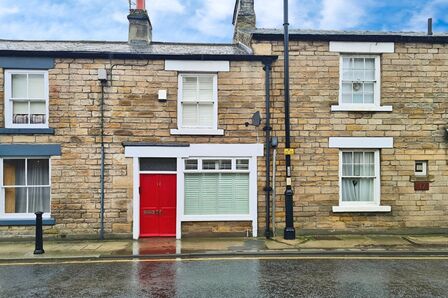 2 bedroom Mid Terrace House to rent