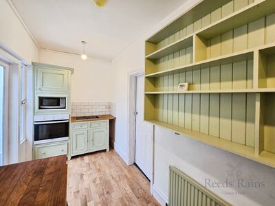 2 bedroom Mid Terrace House to rent
