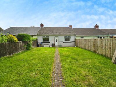 3 bedroom Mid Terrace Bungalow for sale