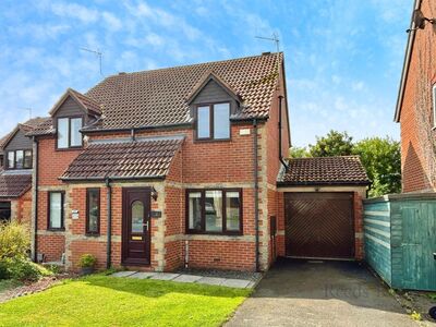 2 bedroom Semi Detached House to rent