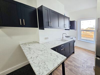 Middle Street, 4 bedroom  Flat to rent, £900 pcm