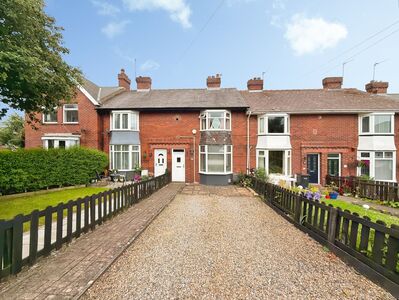 3 bedroom Mid Terrace House for sale