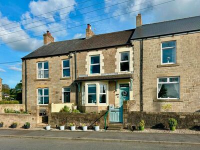 3 bedroom Mid Terrace House for sale