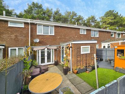 3 bedroom Mid Terrace House for sale