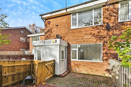 Greenacres Road, 2 bedroom Flat to rent, &pound;595 pcm