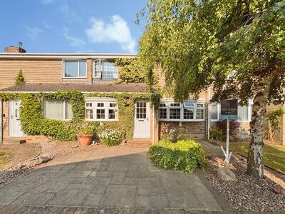 3 bedroom Mid Terrace House for sale
