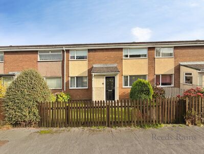 3 bedroom Mid Terrace House for sale