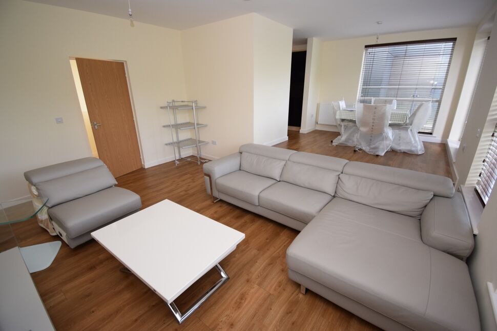 3 bedroom Flat for sale, Monticello Way, Bannerbrook Park, CV4 £210,000