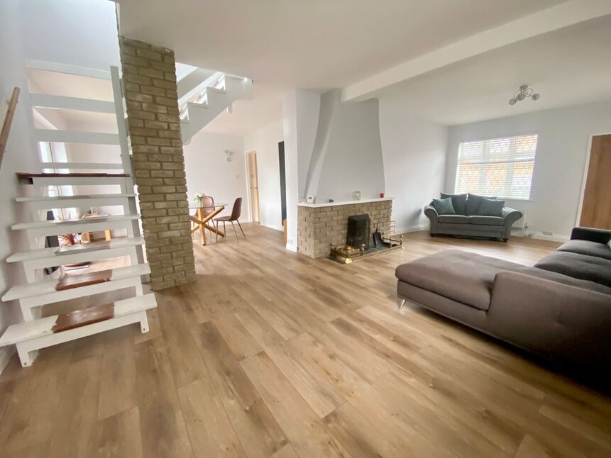 3 bedroom Semi Detached House for sale, Coventry Road, Baginton, CV8