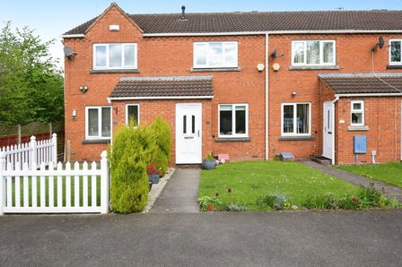 Lyndhurst Close, 2 bedroom Mid Terrace House for sale, £170,000