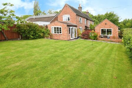 Hawkes Mill Lane, 3 bedroom Detached House for sale, £500,000