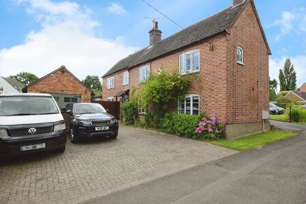 Hawkes Mill Lane, 3 bedroom Detached House for sale, £500,000