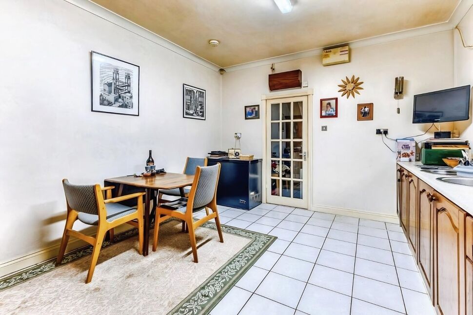 Kitchen / Breakfast Room