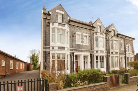 5 bedroom End Terrace House for sale