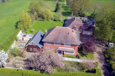 6 bedroom Detached House for sale