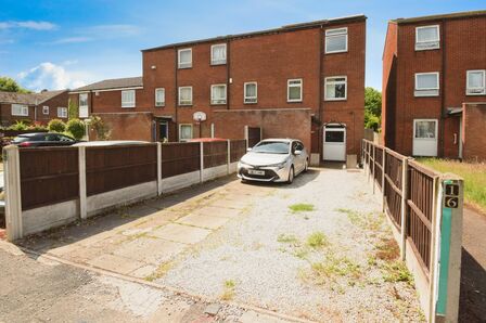 3 bedroom Mid Terrace House for sale