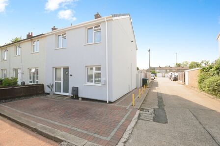 3 bedroom Mid Terrace House for sale