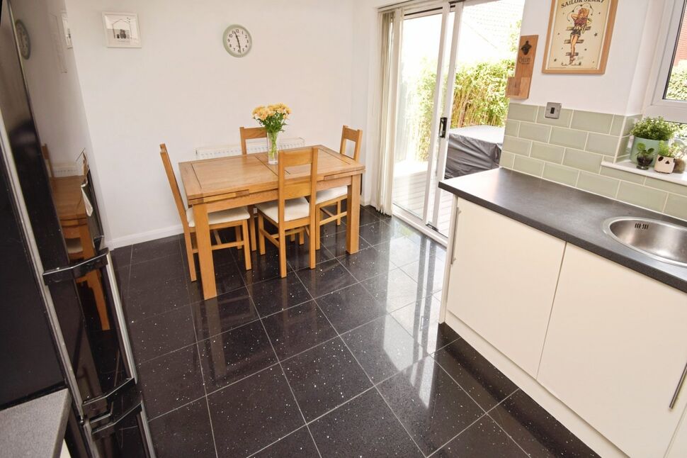 Kitchen / Dining Area