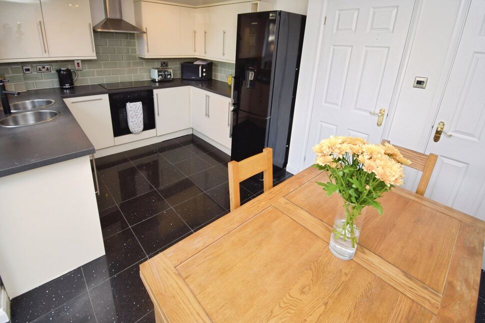 Kitchen / Dining Area