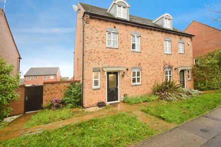 4 bedroom Semi Detached House for sale