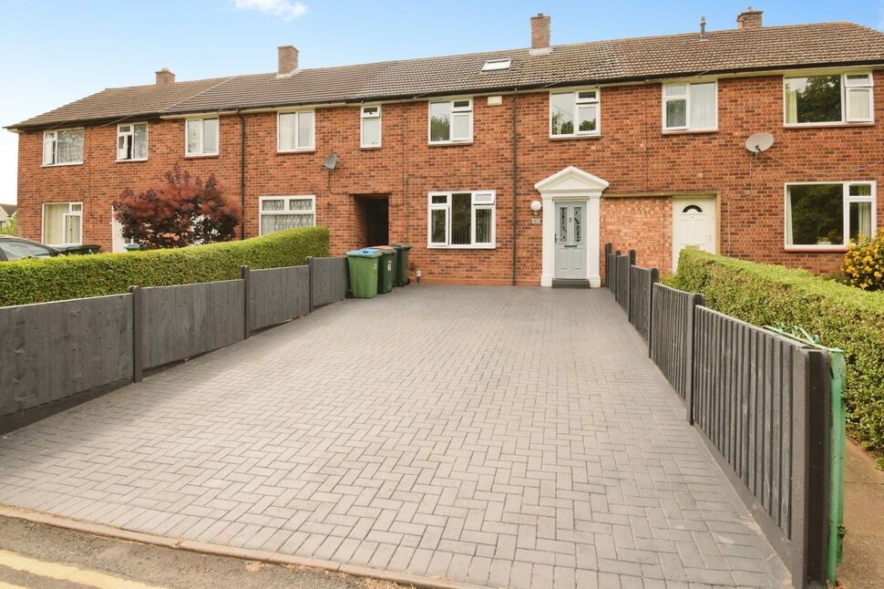 3 bedroom Mid Terrace House for sale