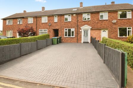 3 bedroom Mid Terrace House for sale