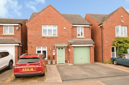 Cheshire Close, 4 bedroom Detached House for sale, &pound;365,000