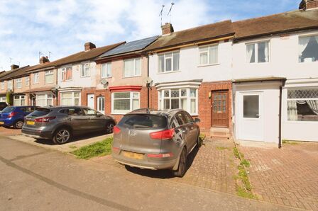 3 bedroom Mid Terrace House for sale