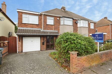 4 bedroom Semi Detached House for sale