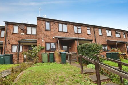 Hilton Court, 2 bedroom Mid Terrace House for sale, &pound;170,000