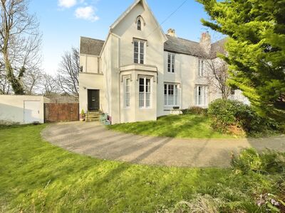 Fairfield Crescent, 4 bedroom Semi Detached House for sale, £400,000