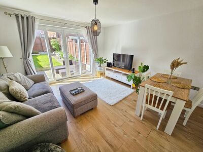 2 bedroom Mid Terrace House to rent
