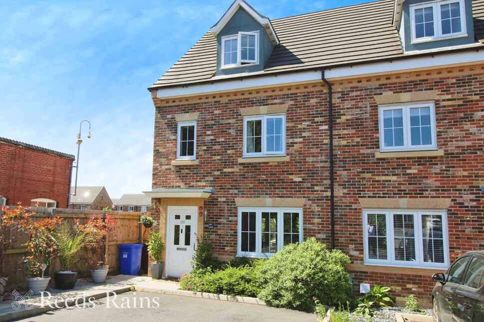 4 bedroom Semi Detached House for sale