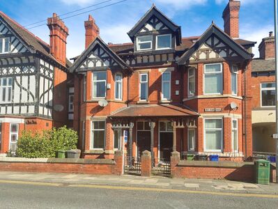 Mottram Road, 4 bedroom Mid Terrace House to rent, £1,250 pcm