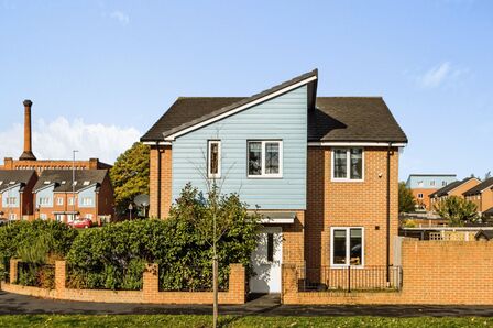 Sandal Street, 3 bedroom Semi Detached House to rent, £1,600 pcm