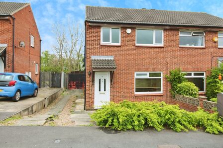 Hornbeam Way, 3 bedroom Semi Detached House to rent, £1,150 pcm