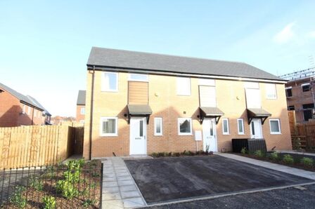 Parkside Court, 2 bedroom Mid Terrace House to rent, &pound;600 pcm