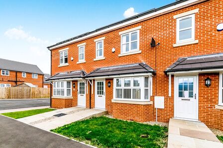 3 bedroom Mid Terrace House to rent