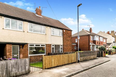 Sandiford Terrace, 3 bedroom Mid Terrace House to rent, &pound;1,300 pcm