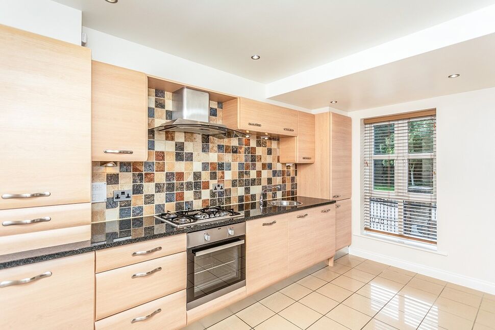 2 bedroom Flat to rent, Ring Road, Seacroft, LS14 £750 pcm