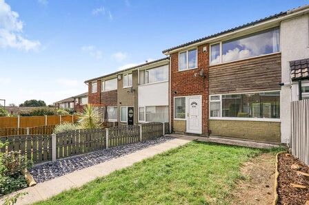 Nettleton Court, 3 bedroom Mid Terrace House to rent, £950 pcm