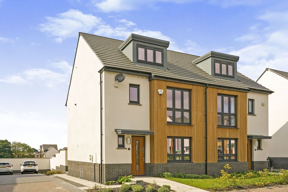 Main image of 4 bedroom Semi Detached House to rent, Brodsworth Close, Leeds, West Yorkshire, LS15