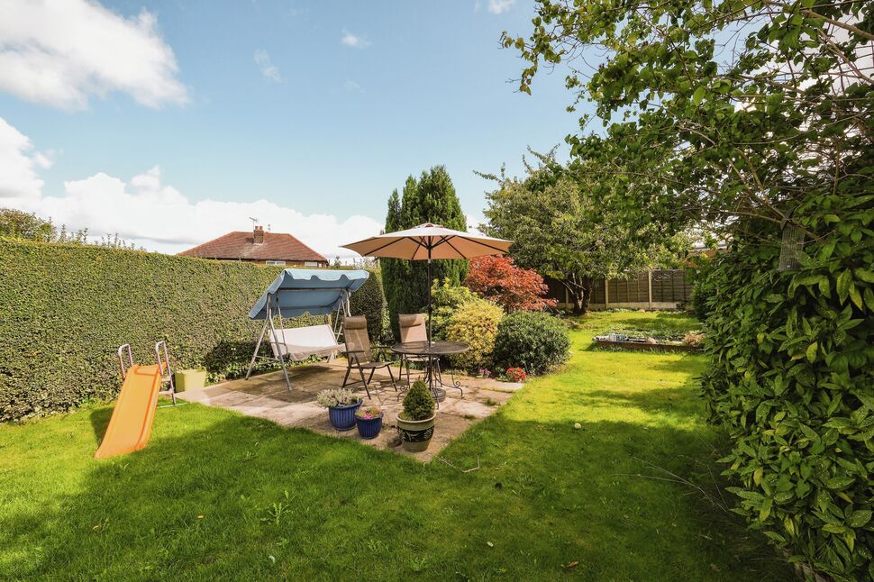 3 bedroom Semi Detached House for sale, Woodland Hill, Leeds, LS15 £